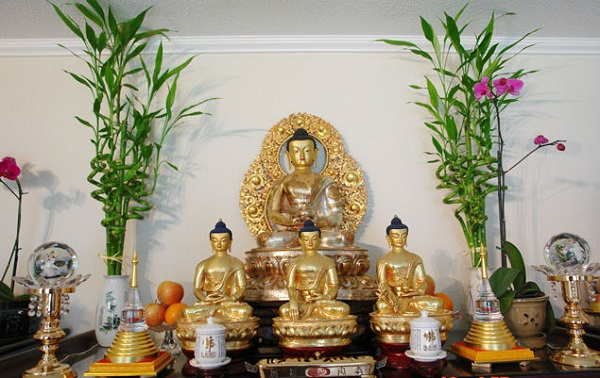 Ý nghĩa của việc cúng nước – hương- đèn- hoa quả trên bàn Phật