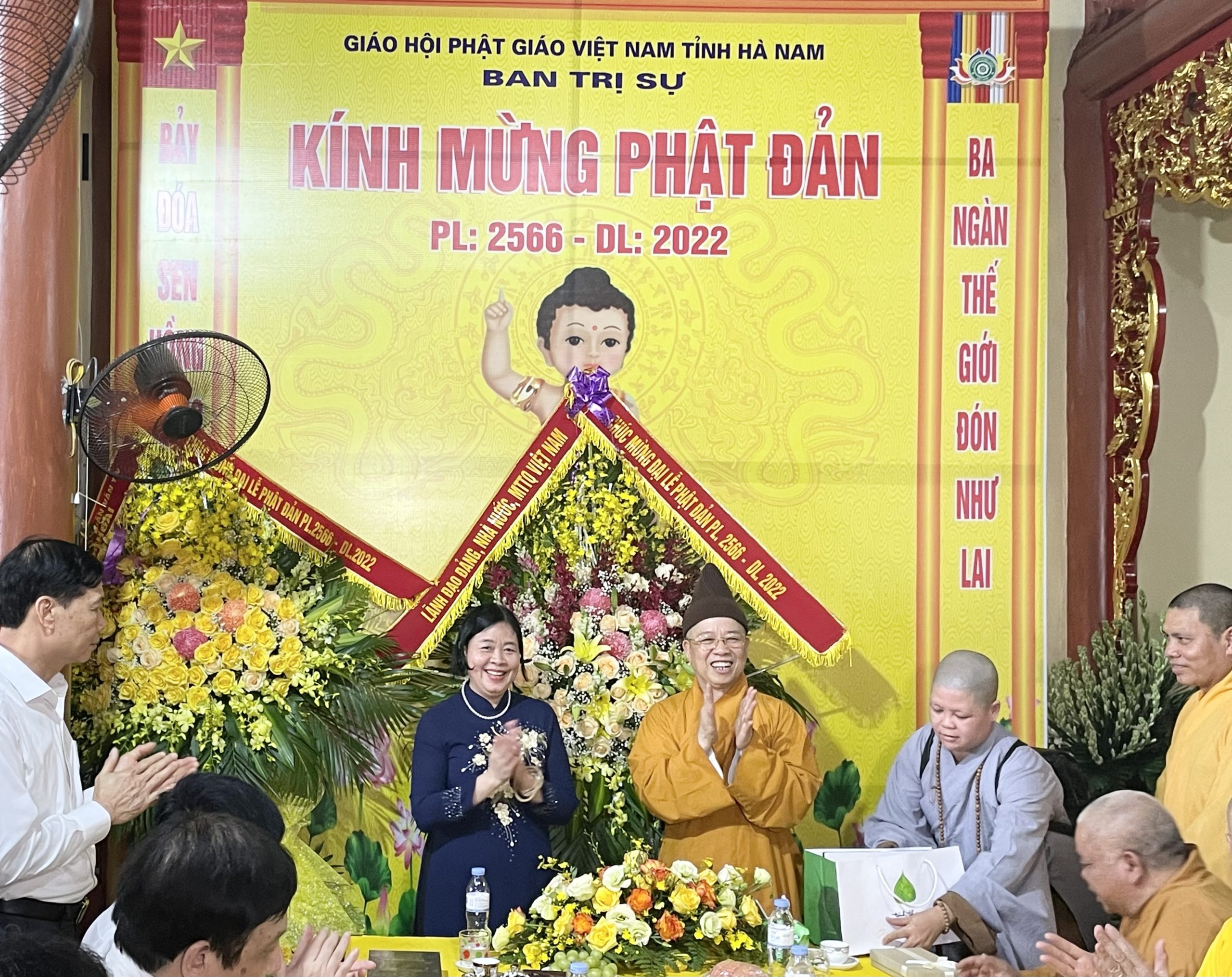 Lãnh đạo Đảng, Nhà nước, Mặt trận Tổ quốc Việt Nam thăm, chúc mừng Phật đản Hoà thượng Thích Thanh Quyết