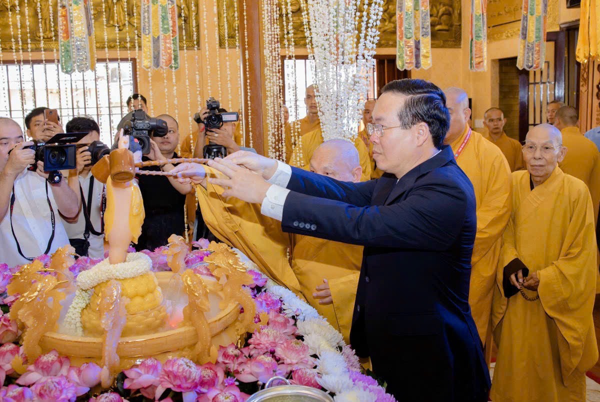 Chủ tịch nước Võ Văn Thưởng tới chúc mừng Phật đản Giáo hội Phật giáo Việt Nam.