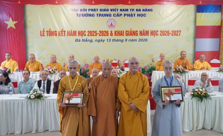 Đà Nẵng: Trường Trung cấp Phật học thành phố tổng kết và khai giảng năm học mới