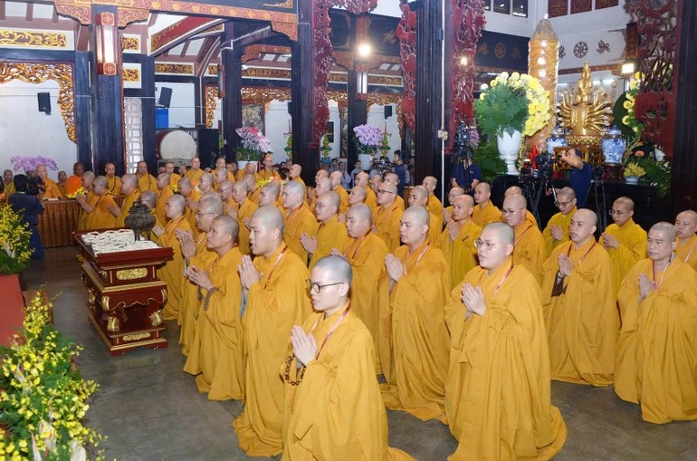 Trang nghiêm Lễ truyền giới Bồ-tát và bế mạc hoàn mãn Đại giới đàn Thanh Kiểm tại tổ đình Vĩnh Nghiêm