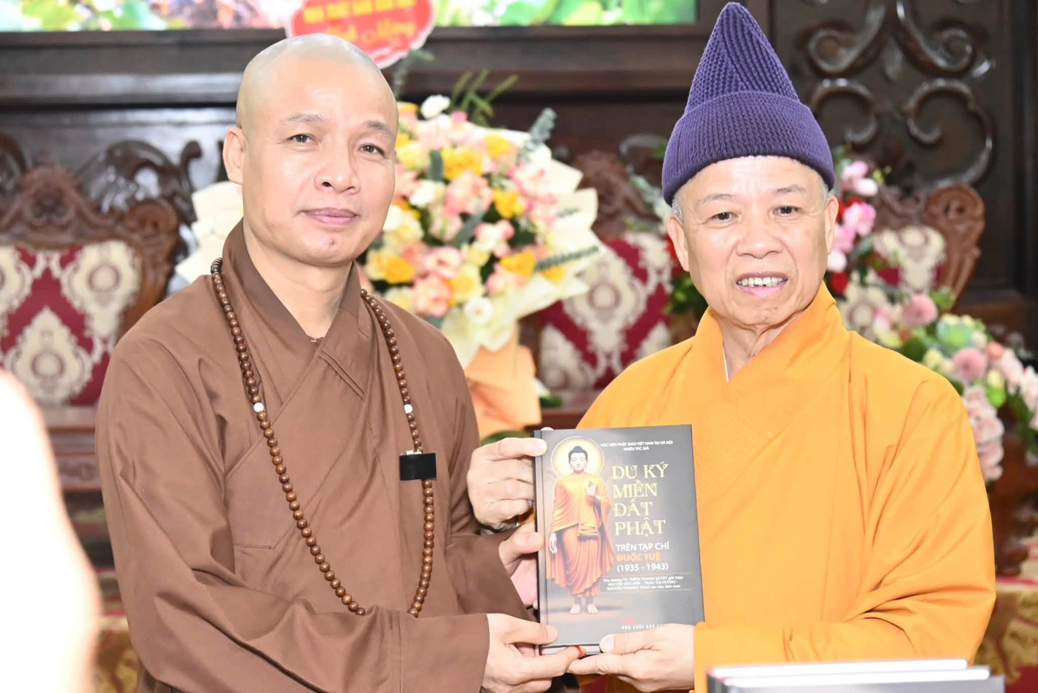 HÒA THƯỢNG TIẾN SĨ THÍCH THANH QUYẾT GIỚI THIỆU SÁCH “DU KÝ MIỀN ĐẤT PHẬT TRÊN TẠP CHÍ ĐUỐC TUỆ (1935–1943)”