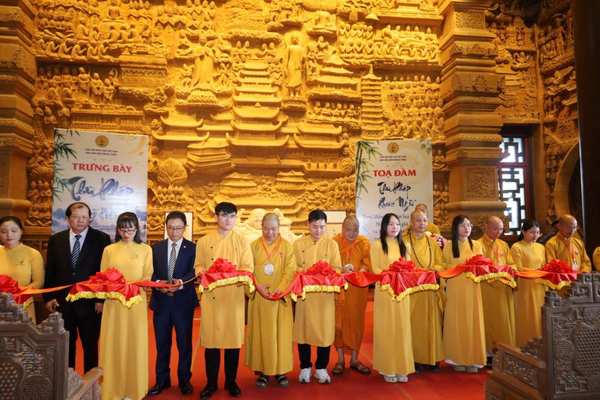 Ninh Bình: Ban Văn hóa Trung ương khai mạc triển lãm, thiền trà và thư pháp tiếng Việt